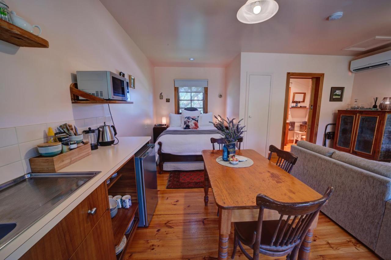 Cherry Plum Cottages Port Fairy Eksteriør billede