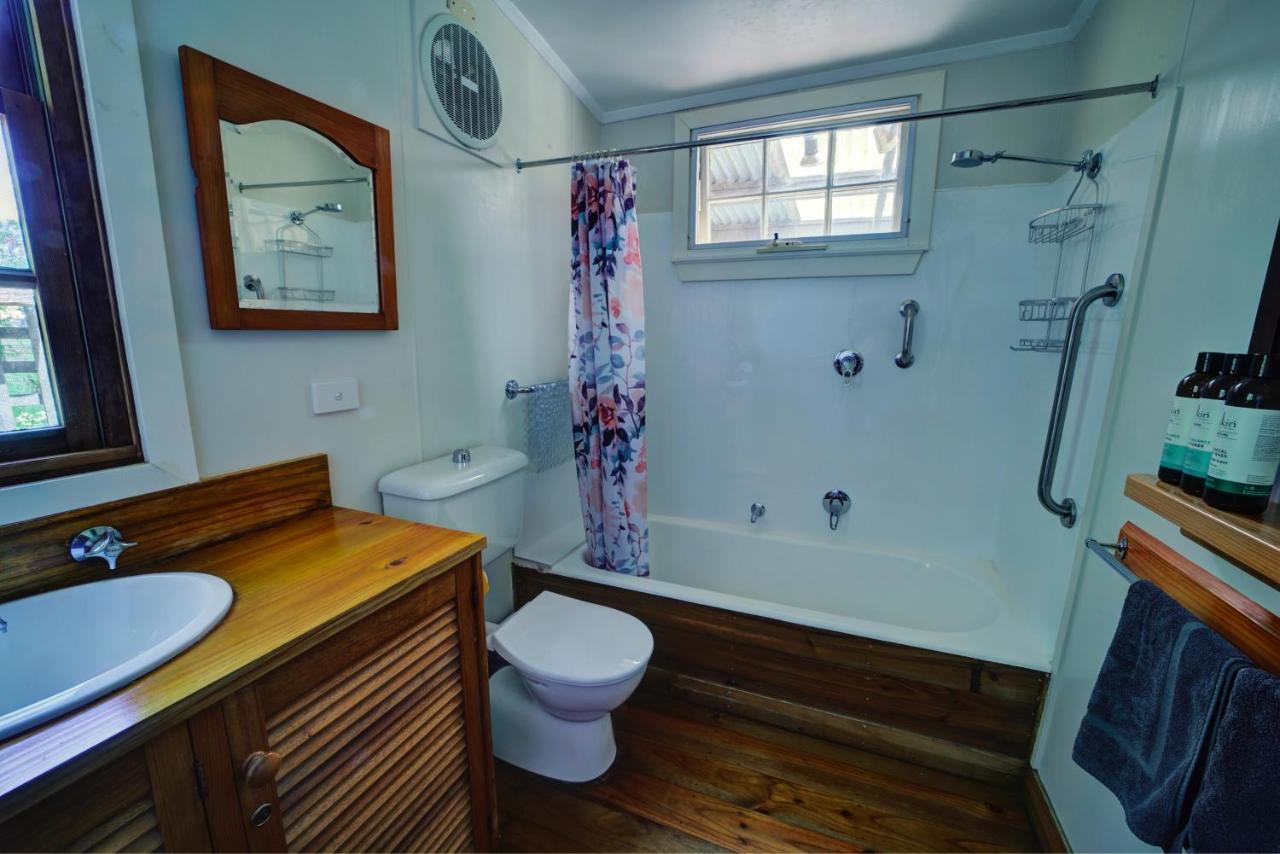 Cherry Plum Cottages Port Fairy Eksteriør billede